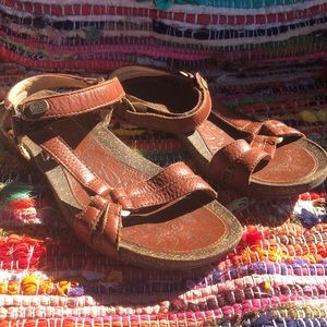 🦄 TEVA sandals🦄